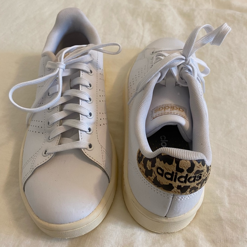 Never worn Adidas Confort Cloudfoam Sneakers
